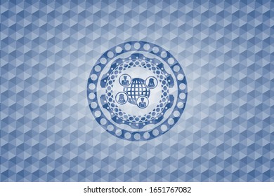 soziales Netzwerk Symbol in blauem Abzeichen mit geometrischem Muster.