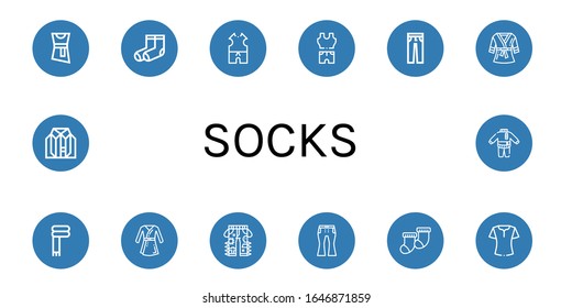 los iconos sencillos de calcetines se configuran. Contiene iconos como Blouse, Socks, Clothes, Jeans, Bathrobe, Scarf, puede ser usado para web, móvil y logotipo