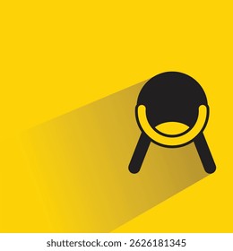 ícone de sofá com sombra no plano de fundo amarelo