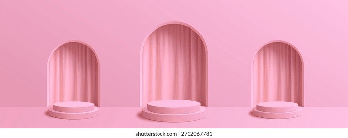 Un fondo rosa suave muestra tres pedestales con cortinas drapeadas en nichos arqueados que crean una pantalla elegante.