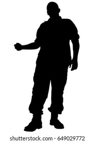 Soldado uniformado con arma de fondo blanco