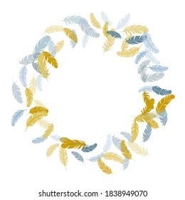 Sofisticadas plumas de oro plateado de fondo vectorial. Decoración de la ducha de moda con glamour de plumaje. Las plumas giradas y esponjosas sobre el diseño blanco. Confeti decorativo de plumelet festivo.