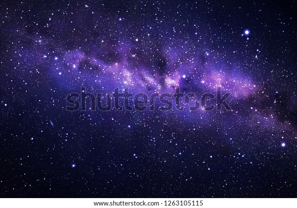 夜の星空と天の川を描いたベクターイラスト 宇宙の暗い背景と銀河の断片 のベクター画像素材 ロイヤリティフリー