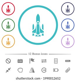 Transporte espacial con lanzadores iconos de color plano en contornos de forma circular. 12 íconos adicionales incluidos.
