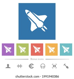 Transporte espacial con iconos blancos planos de propulsión en fondo cuadrado. 6 iconos de bonificación incluidos.