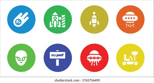 Symbol-Set für Raumfahrzeuge. 8 gefüllte Symbole für Raumfahrzeuge.  Einfache, moderne Symbole wie: Meteorit, Alien, Rakete, Krieg, Ufo, Mondrover