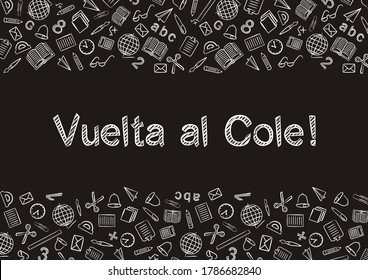 Español de vuelta a la escuela texto escrito por tiza blanca en Blackboard. En blanco para el cartel escolar, presentación, plantilla. Ilustración vectorial de la educación. Iconos de la escuela Doodle. Traducción: Volver a la escuela