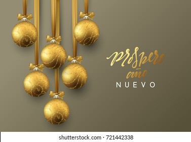 Spanischer Prospero ano Nuevo. Feliz Navidad. Weihnachtsgrußkarte, Design der xmas goldenen Bälle auf dunklem Hintergrund