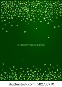 Fesselnde Kleeblatten aus Shamrock einzeln auf dunkelgrünem Hintergrund. Abstrakter St. Patrick's Day Randhintergrund mit Platz für Ihren Text für Ihre Grußkarten Design oder Poster. Vektorgrafik