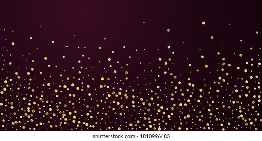 Confeti de oro escaso y lujoso confeti. Pequeñas partículas de oro dispersas sobre fondo de marrón rojo. Hermosa plantilla de superposición festiva. Magnífica ilustración vectorial.
