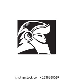 Spartan Logo design vector illustration . Spartan Helmet Logo template. Modern professional logo for a sport team.
