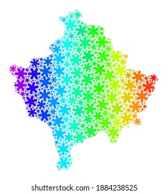Mosaico de gradiente espectral del mapa de Kosovo realizado para las ventas de Año Nuevo. El mosaico del mapa de Kosovo está diseñado con coloridos copos de nieve. Diseñado para anuncios de Año Nuevo.