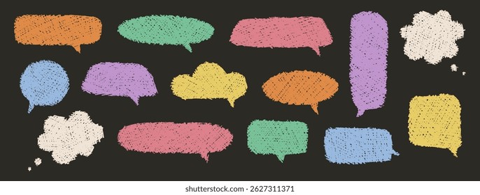 Bolhas de fala crayon conjunto colorido. Caixas de pensamento texturizadas com giz grunge. Quadros de bate-papo de estilo desenhado à mão. Nuvens de balão de diálogo. Desenhos a lápis, elementos sobre fundo preto. Ilustração vetorial