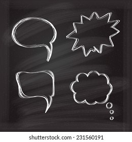 Speech bubbles doodle icones set in black chalkboard