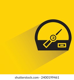 icono del velocímetro con sombra sobre fondo amarillo