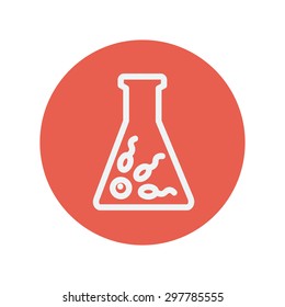 Icono de línea delgada de esperma y óvulos para diseño plano minimalista web y móvil. Icono blanco vector dentro del círculo rojo