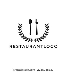 concepto de cuchara y tenedor con el logotipo de paddy para el restaurante