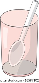 Una cuchara en un vaso. Vidrio transparente de color con una cuchara en el interior.