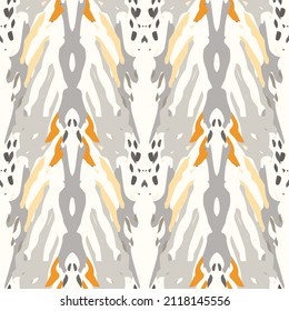 Lugares, Ikat. Cielo, Batik. Patrón sin inconvenientes. Superficie geométrica. Mano Dibujada Pintada. Diseño de tejido de Shibori Tribal. Viejo Folclore Gris Amarillo Textil. Patrón de tinte de tejas trenzadas con geometría tradicional.