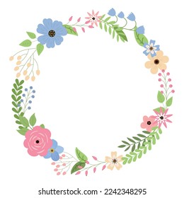 Corona floral primaveral con flores tiernas, hojas y bayas. Diseño para saludos e invitaciones. Aislado sobre fondo blanco.