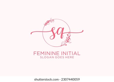 SQ Beauty-Monogramm und elegantes Logo Design Handschrift-Logo der ersten Signatur, Hochzeit, Mode, Blumen und botanisch mit kreativen Vorlage.