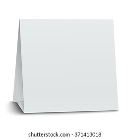 Tarjeta cuadrada de mesa en blanco aislada en fondo blanco