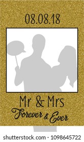 Square golden glitter photobooth frame with Mr&Mrs Forever and ever. Strike a Pose photoshooting.