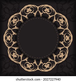Diseño cuadrado de postales en color negro con patrones lujosos. Elegante invitación con adorno vintage.