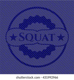 Insignia de escudo con textura de denim