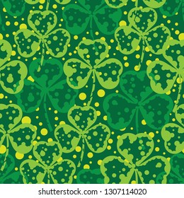 St Patrick day pattern. Seamless pattern of clover leaves and dots. Monochromatic dotted repeat pattern design. Vector drawing of clovers. Green endless background or wallpaper print.