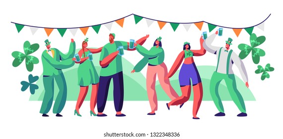 La Cerveza Carácter De San Patricio Celebró. Personaje de Happy Man en Green Hat se divierte en el Festival Irlandés. Mujer tradicional del Carnaval de Irlanda enciende ilustración vectorial plana