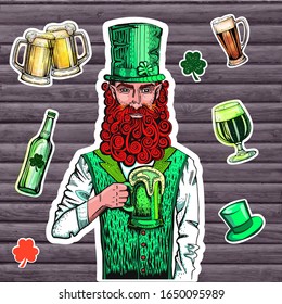 Día de los Patrocinadores, collage. Fondo de madera, textura vectorial. Leprechaun con una cerveza, grabado en color.