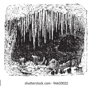 Stalactite en cueva, ilustración vintage grabada. Diccionario de palabras y cosas - Larive y Fleury - 1895.