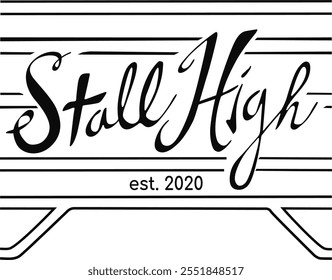  "Stall High" in einer stilisierten, kursiven Schriftart. Darunter steht der Ausdruck "est 2020", der das Jahr der Gründung angibt. Der Hintergrund zeigt horizontale Linien, die einer Holzstruktur ähneln