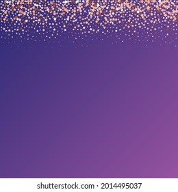 Star Sequin Confetti sobre fondo morado neón. Plantilla de tarjeta regalo de cupón. Tarjeta de cumpleaños plana aislada. Cartel de las estrellas de oro. Glitter de oro vectorial. Cayendo partículas en el suelo. Marco de fiesta de Navidad.