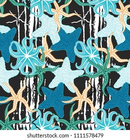 Starfishes seamless pattern.Hand drawn starfishes on a dark striped background.  Vector illustration.