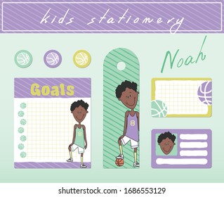 
Conjunto de diseños de fondo para niños que consiste en una página de notas, marcador, etiqueta, tarjeta de identificación y tres etiquetas. Diseño temático divertido y colorido con personajes caricaturistas sonrientes