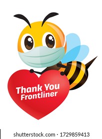 Mantente sano. Caricatura Abeja linda con máscara protectora de cara sosteniendo una señal de forma cardíaca con letras de Thank you Frontliners - carácter vector