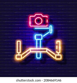 Steadicam Neonsymbol. Leuchtzeichen des Kamerastabilisators. Foto- und Videokonzept. Vektorgrafik eines Zeichens für Design, Website, Dekoration, Online-Shop