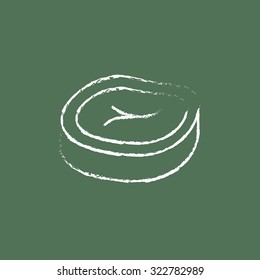 Icono de sketch de carne dibujado con tiza en un icono blanco vectorial de pizarra aislado en un fondo verde.