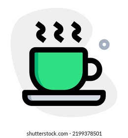 Vapar una taza de café caliente en un platillo.