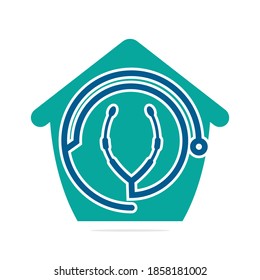 Estetioscopio con forma de hogar diseño de logotipo vectorial médico.  Diseño del logotipo del vector médico.