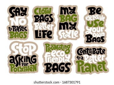 Plantilla de juego de etiquetas con letras vectoriales hechas a mano sobre la necesidad de usar bolsas ecológicas reutilizables en lugar de bolsas plásticas. Tipografía moderna para elegir un estilo de vida ecológico. Diseño de impresión ideal. 