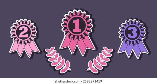 Etiquetas de premios del primer al tercer lugar en tonos púrpura y rosa