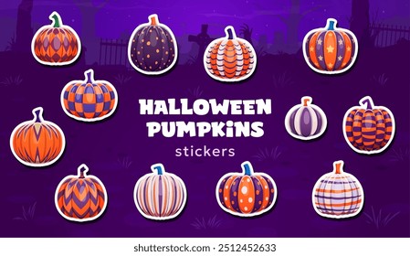 Pegatinas paquete de calabazas de Halloween con adorno de vacaciones. Parches festivos de Vector de dibujos animados con calabazas con temática de Halloween adornadas con patrones juguetones sobre un fondo oscuro de cementerio espeluznante