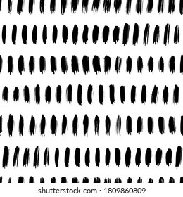 Líneas de pinceles rectas, patrón sin costuras vectorial. Textura de chevron dibujada a mano con líneas cortas negras verticales. Patrón geométrico de garabatos, fondo tribal dibujado a mano. Guiones gráficos.