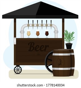 Calle con cerveza de barril a la venta. Carro de madera con diferentes tipos de cerveza artesanal, barriles de madera y lentes de vidrio de cerveza. Punto de la calle para vender alcohol ligero en los parques, en la calle, en el