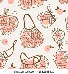 String bags and apples. Vector seamless pattern. Cute hand-drawn eco packaging and zero waste concept.