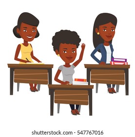 Estudiante levantando la mano en el aula para obtener una respuesta. Estudiante sentado en el escritorio con la mano levantada. Escolar levantando la mano en la lección. Ilustración de diseño plana vectorial aislada en fondo blanco.