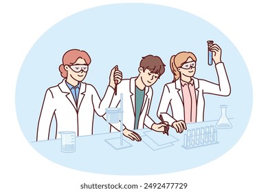 Los estudiantes realizan experimentos en el laboratorio haciendo investigación científica para prepararse para el examen de química. Chicos y chicas con batas blancas se sientan a la mesa del laboratorio con frascos llenos de reacciones químicas.